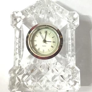 Horloge de bureau miniature vintage L17 en cristal d'Édimbourg, années 1980 (ne fonctionne pas). Fabriquée en Écosse.