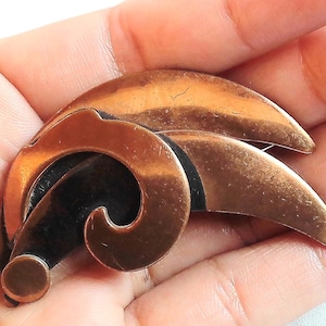 K321 Vintage Copper Brooch. Tracked shipping.