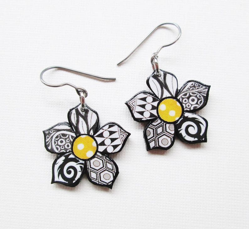 Paper Mosaic Flower Earrings Small Floral Earrings Upcycled Earrings Any Color Choice MADE-TO-ORDER image 6