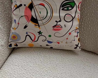 Cushion covers measuring 40x40 featuring the Kandinsky effigy