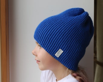 Bonnet d’hiver bleu, bonnet chaud Slouchy, chapeau tricoté à la main de couleur unie, pièce capsule pour les tout-petits, les enfants, les adolescents, les adultes. Laine mérinos. Plus de couleurs