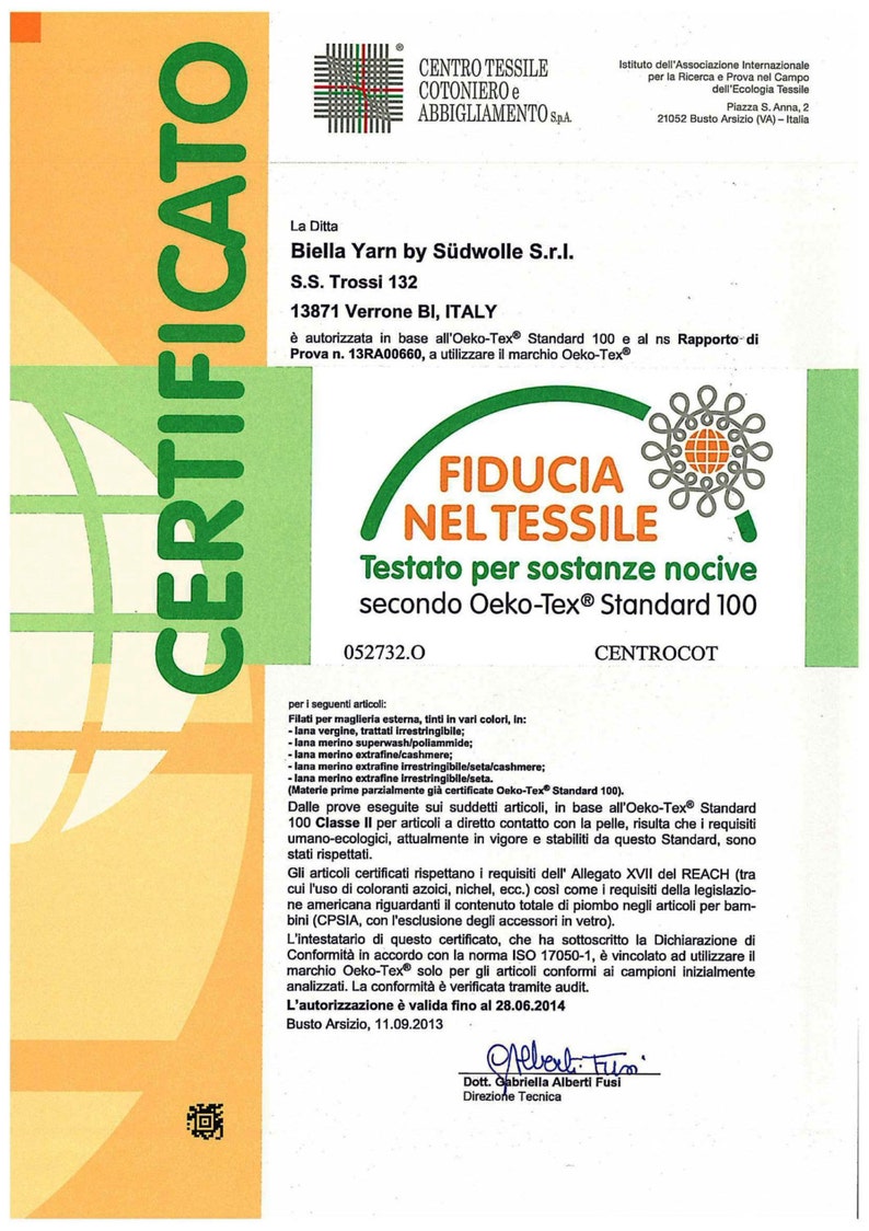 Puede incluir: Un certificado verde y blanco con el texto "CERTIFICATO" en letras grandes. El certificado es para Biella Yarn by S&uuml;dwolle S.r.l. y declara que la empresa est&aacute; autorizada a utilizar el Standard Oeko-Tex&reg; 100. El certificado est&aacute; fechado el 11.09.2013 y es v&aacute;lido hasta el 28.06.2014.