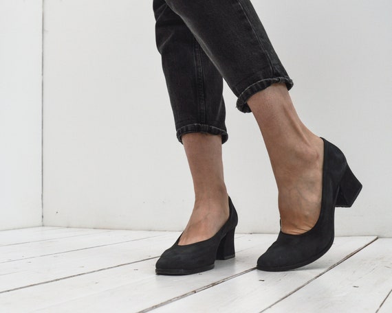low heel court shoes