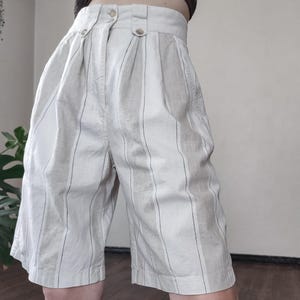 Vintage Linen Cotton Blend Knee Length Striped Shorts in Light Neutrals – Pleated 80s Wide Leg Summer Shorts with Pockets - Size S