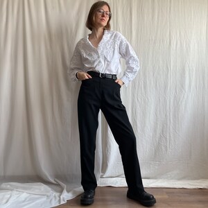 Pantalon de bureau taille haute vintage avec plis noirs Pantalon de costume noir coupe décontractée grande avec poches Petite taille moyenne S M image 2