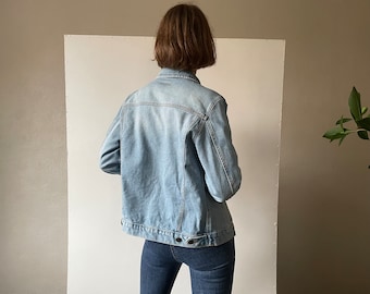 Vintage light wash faded denim jacket, classic long sleeve button front jean jacket with flap pockets, Small size S