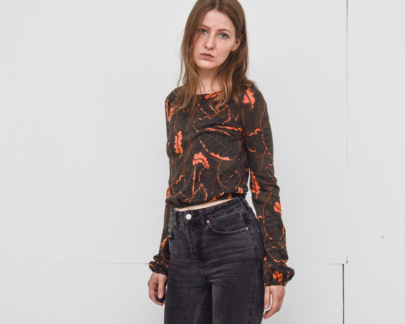 Vintage hippie top 70s long sleeve crop top black and orange psychedelic print bell sleeve bohemian top