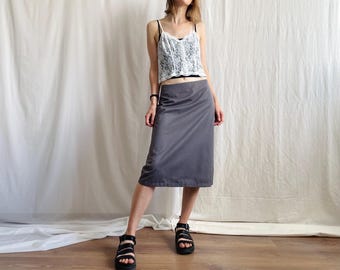 High low skirt 90s 2025