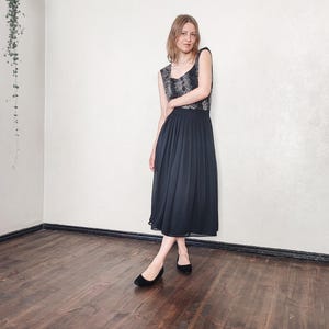 Vintage Black Pleated Midi Skirt - High Waisted Flowy Chiffon Mid Calf - Size S