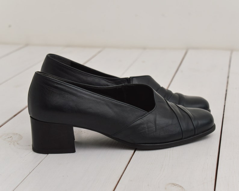 navy court shoes low heel