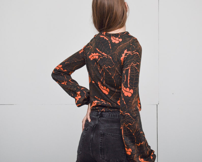 Vintage hippie top 70s long sleeve crop top black and orange psychedelic print bell sleeve bohemian top
