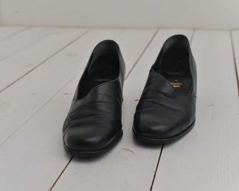 comfy navy court shoes