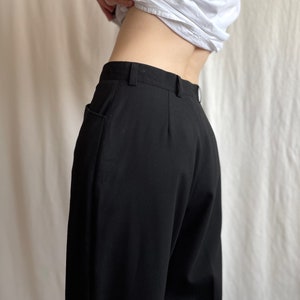 Pantalon de bureau taille haute vintage avec plis noirs Pantalon de costume noir coupe décontractée grande avec poches Petite taille moyenne S M image 9