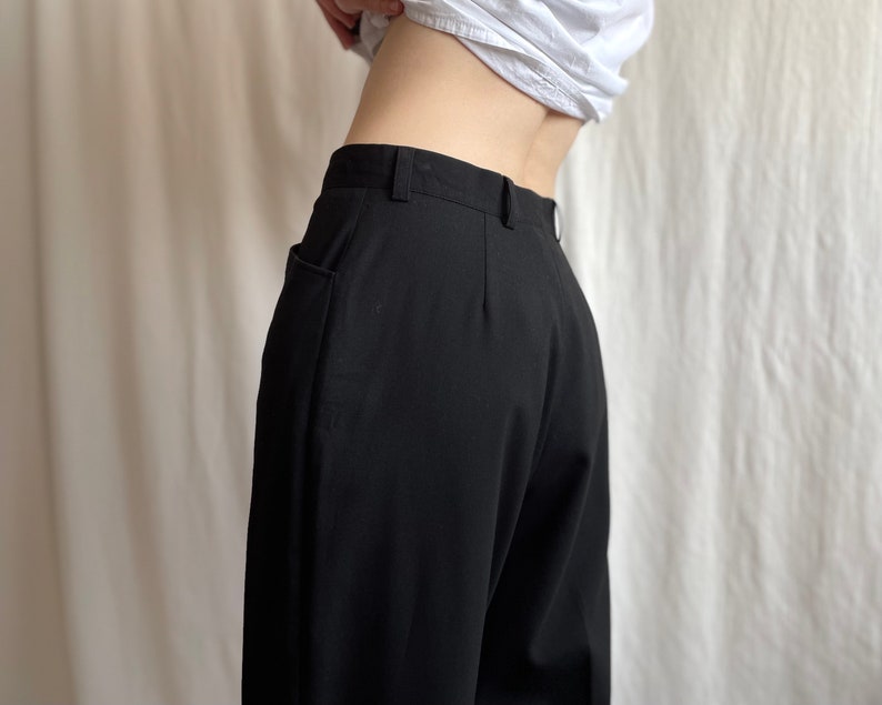 Pantalon de bureau taille haute vintage avec plis noirs Pantalon de costume noir coupe décontractée grande avec poches Petite taille moyenne S M image 9