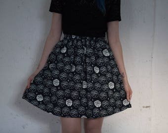 Birch organic cotton blue navy old school roses skirt // gonna in cotone organico con rose old school