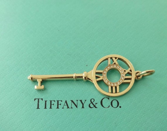 Tiffany Keys heart key pendant in 18k rose gold, mini.