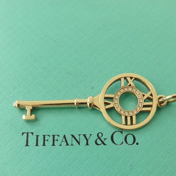 Authentic Tiffany & Co. Atlas Key Rose Gold Diamond Round 18K Keys Charm Pendant Necklace Size Large