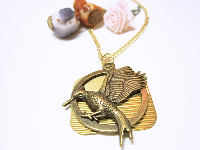 pendentif doré geai