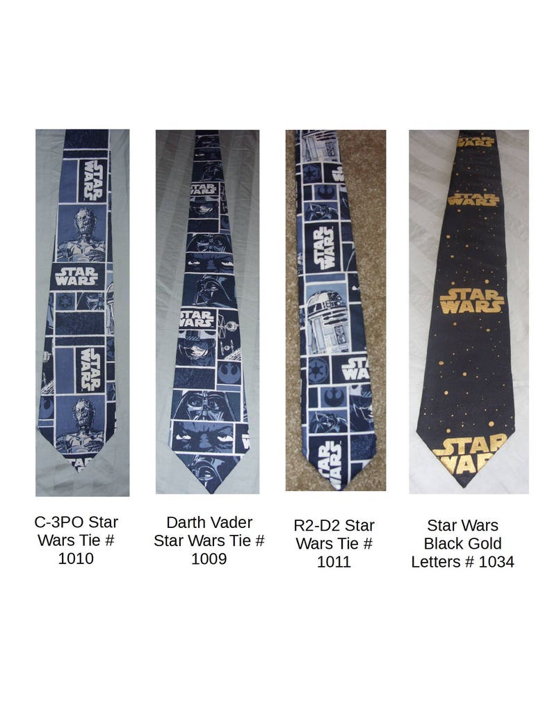 Puede incluir: Cuatro corbatas con tem&aacute;tica de Star Wars. Las corbatas son todas azules y negras con letras doradas. Las corbatas presentan im&aacute;genes de C-3PO, Darth Vader, R2-D2 y el logotipo de Star Wars.