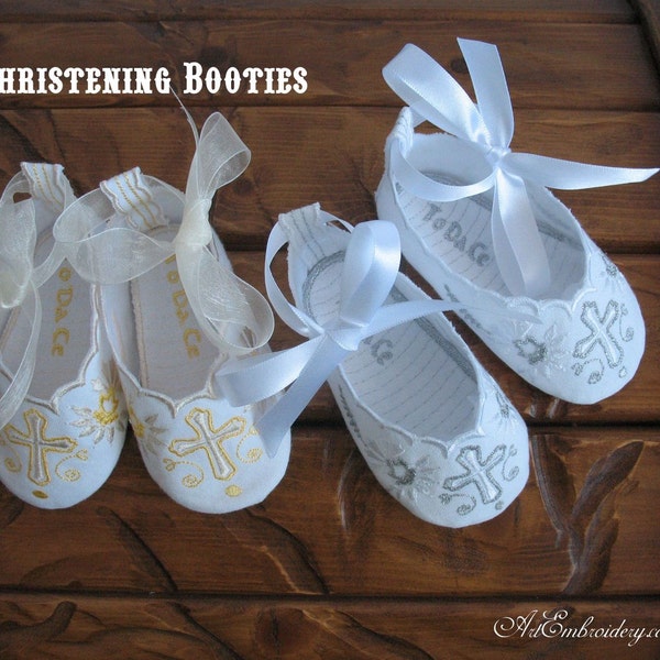 Stivaletti da battesimo-A - Set di disegni ricamati a macchina per scarpine da culla per neonato o bambina per la cerimonia di battesimo/battesimo.