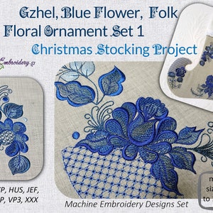 Puede incluir: Un conjunto de diseños de bordado a máquina que presentan patrones florales azules y blancos inspirados en Gzhel, un estilo de arte popular ruso tradicional. Los diseños son perfectos para crear calcetines de Navidad u otros proyectos decorativos. El conjunto incluye diseños de varios tamaños de hasta 30,5 cm x 30,5 cm. Los formatos de archivo incluidos son DST, EXP, HUS, JEF, PES, VIP, VP3 y XXX.
