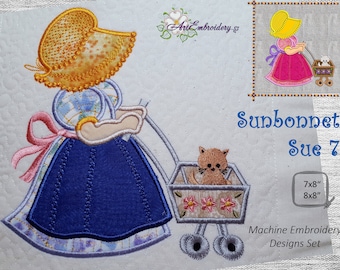 Può includere: Set di design per ricamo a macchina con una ragazza in un vestito blu e un cappello giallo da sole che spinge un passeggino con un gattino dentro. Il design è disponibile nelle dimensioni 7x8 e 8x8 pollici. Sunbonnet Sue 7.