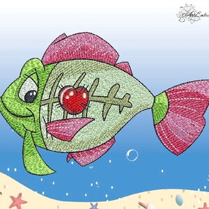 Könnte beinhalten: Ein Cartoon-Fisch mit grünem Körper, rosa Flossen und einer roten Kirsche im Maul. Der Fisch schwimmt in blauem Wasser mit Blasen und einem sandigen Boden.