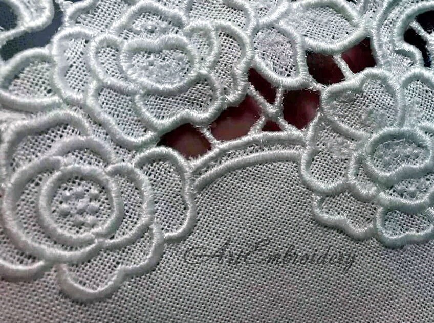 Kempt カットワーク ミシン刺繍 すっきりとした花柄のデザイン