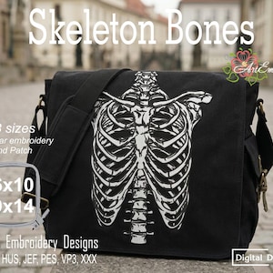 Könnte beinhalten: Eine schwarze Umhängetasche mit einer weißen Stickerei eines Skelett-Brustkorbs. Das Bild enthält den Text Skeleton Bones, 3 sizes for Regular embroidery and Patch, 6x10, 9x14, Machine Embroidery Designs, DST, EXP, HUS, JEF, PES, VP3, XXX und Digital Download.