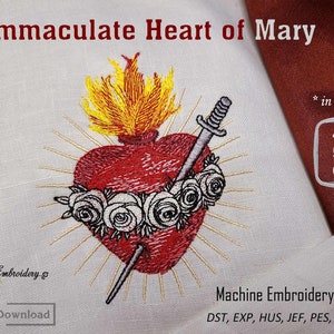 Può includere: Ricamo a macchina del Cuore Immacolato di Maria. Il cuore è rosso con una fiamma dorata e una spada argentata. È circondato da una ghirlanda di rose bianche. Il disegno è disponibile in tre dimensioni: 4x4, 5x5 e 6x6 cm.