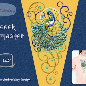 Könnte beinhalten: Maschinenstickdesign mit einem Pfau mit blauem und grünem Schwanz, umgeben von gelben und grünen Spiralen. Das Design ist 15,24 x 25,4 cm groß und wird auf einem pfirsichfarbenen Shirt gezeigt.