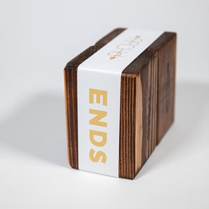 Side view photo of bookend packaging.