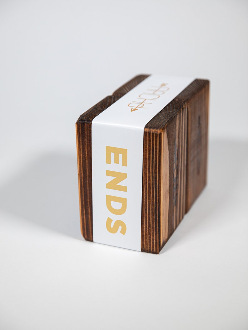 Side view photo of bookend packaging.