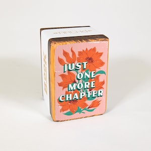 Wood bookend with book lover quote flower/plant illustration, gift idea for readers Just 1 More Chapter