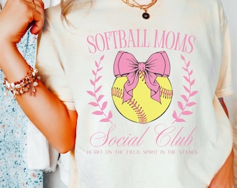 Softbal Mama Coquette Bow png Soft Girl Era png Softbal png Coquette Softball png Social Club png Roze strikontwerp Softball Mom png