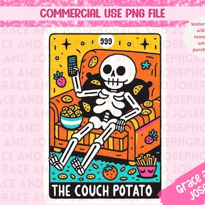 La carta de tarot de Couch Potato PNG Carta de tarot divertida PNG Diseño de sublimación de esqueleto sarcástico Tarot PNG Descarga digital Camisa de cartas de tarot