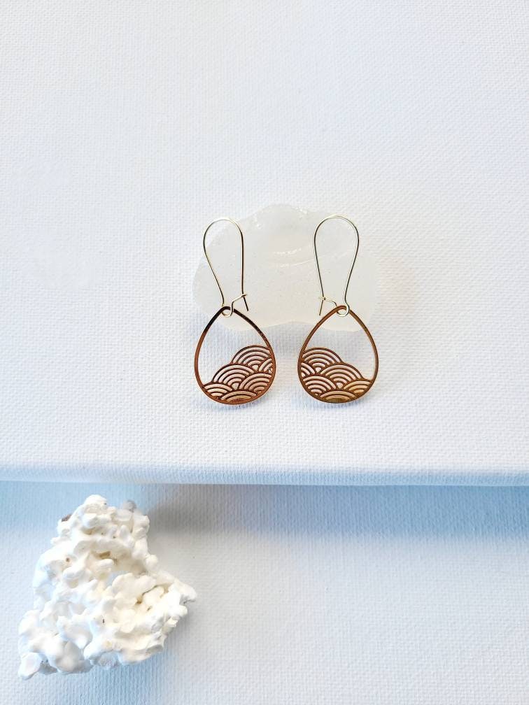 Gold wave earrings Clearance