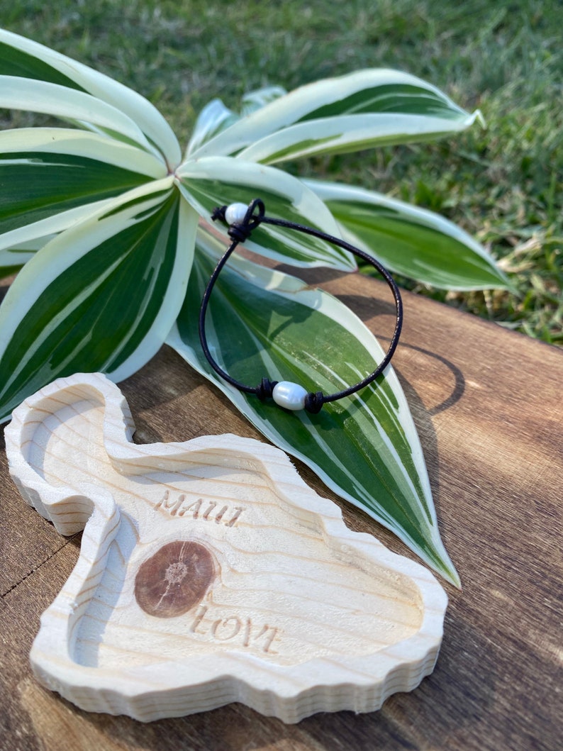 Genuine Cowrie Shell Leather NecklaceBracelet Hawaiian Sea Shell Genuine Leather Seashell Jewelry Beach Jewelry.
