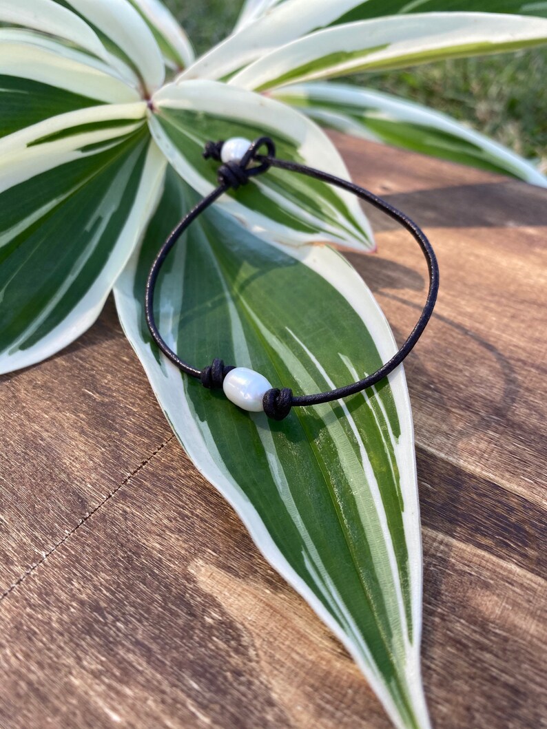 Genuine Cowrie Shell Leather NecklaceBracelet Hawaiian Sea Shell Genuine Leather Seashell Jewelry Beach Jewelry.