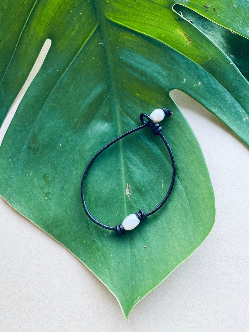 Genuine Cowrie Shell Leather NecklaceBracelet Hawaiian Sea Shell Genuine Leather Seashell Jewelry Beach Jewelry.