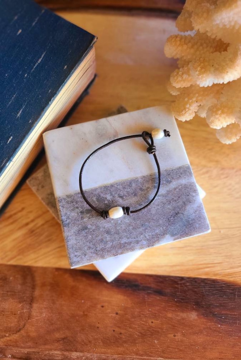 Genuine Cowrie Shell Leather NecklaceBracelet Hawaiian Sea Shell Genuine Leather Seashell Jewelry Beach Jewelry.