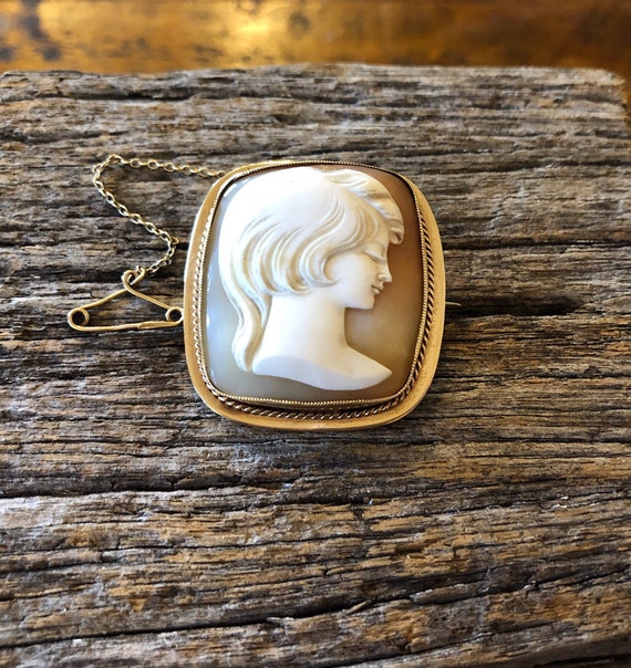 Brooch with woman's face best sale