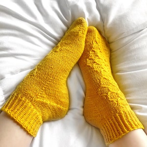 Knitting Pattern - Honeycomb Socks