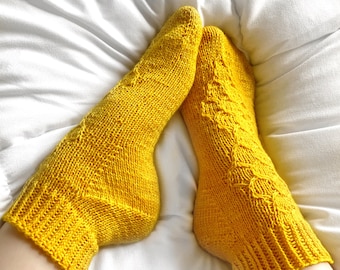 Knitting Pattern - Honeycomb Socks