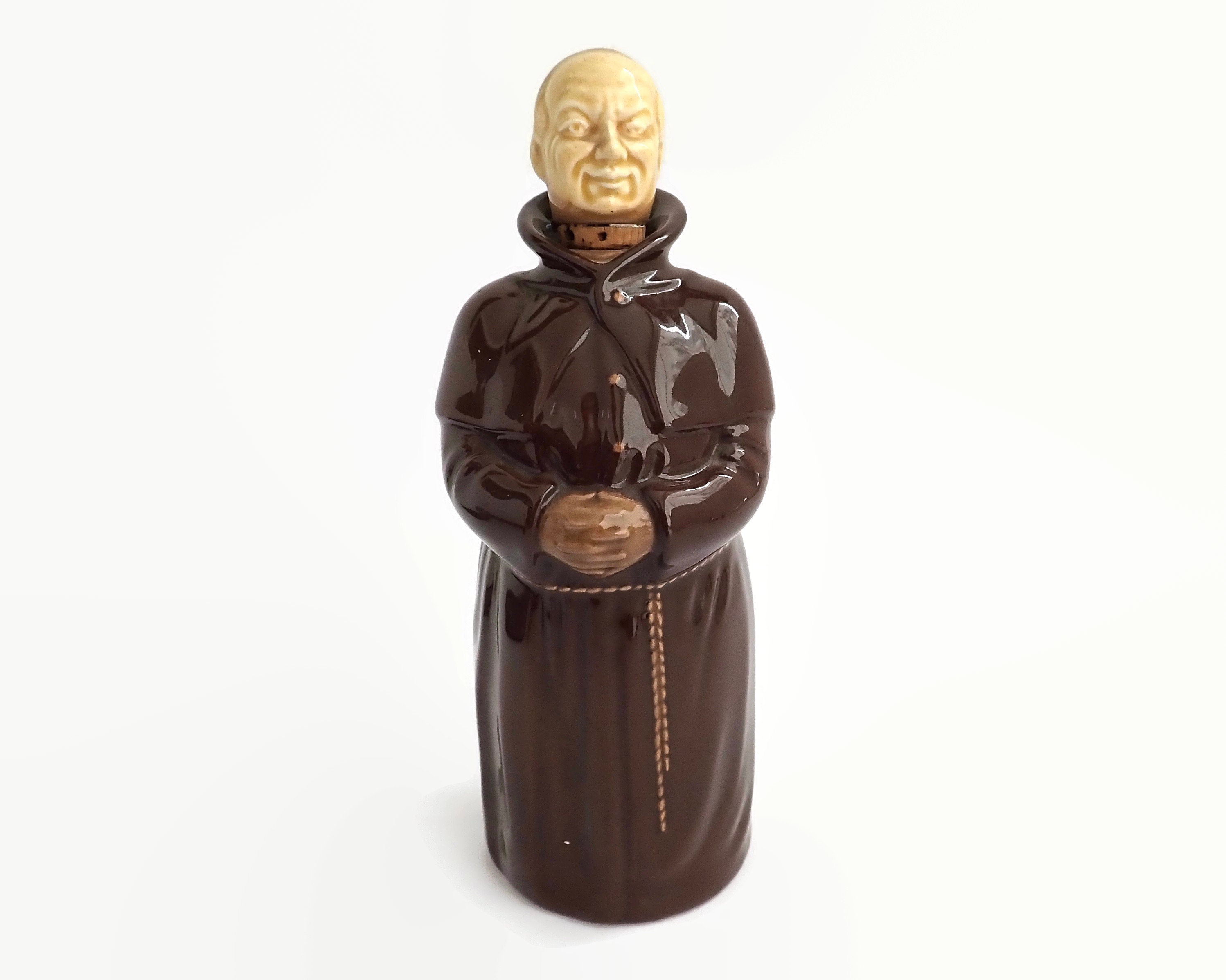 Download Vintage Beswick monk whiskey decanter with 3 shot glasses ... Yellowimages Mockups