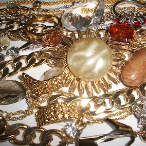 Vintage Jewelry Lot Gold Tones Rhinestones #VQVC