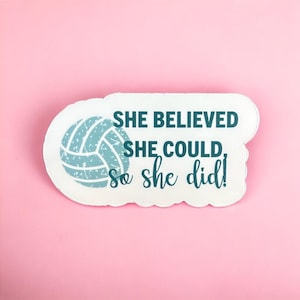 Ze geloofde dat ze het kon, dus deed ze de sticker volleybal | volleybalsticker voor waterfles | volleybalmotivatie | Volleybalcadeau