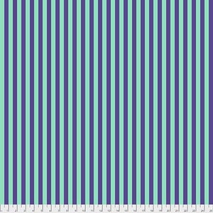 Pode incluir: Um tecido com listras verticais alternadas de azul turquesa e roxo.