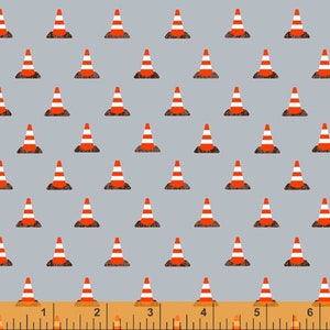 以下が含まれることがあります： 薄い灰色の背景に、オレンジと白の交通コーンが繰り返しパターンで並んでいます。コーンは交互に配置され、それぞれが上向きになっています。画像の下部には定規が見えます。