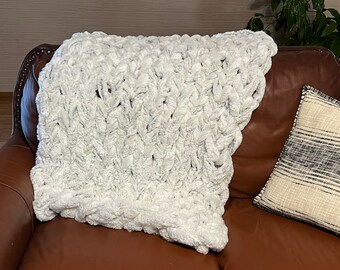 Giant knitted faux fur luxurious throw, heavy fur jumbo blanket, housewarming gift, knitted jumbo blanket, luxury decor gifts under 150